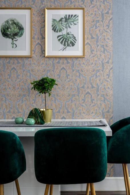 Chic, Captivating Space Near Opera House Apartment