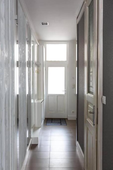 Chic, Captivating Space Near Opera House Lejlighed